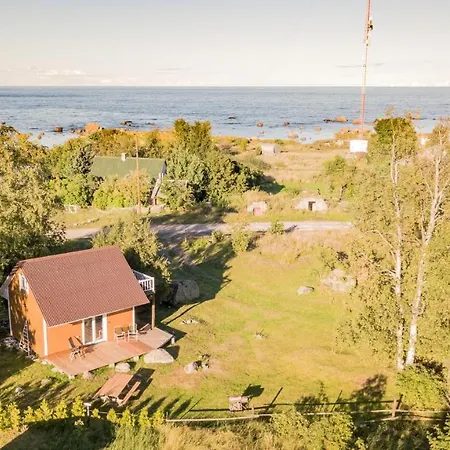 Prangli Valgekivi Villa