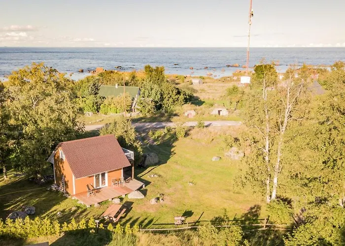 Prangli Valgekivi Villa